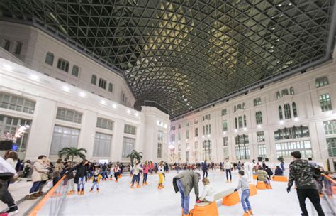 galeria cristal|La pista de hielo de la Galería de Cristal del Palacio de Cibeles。